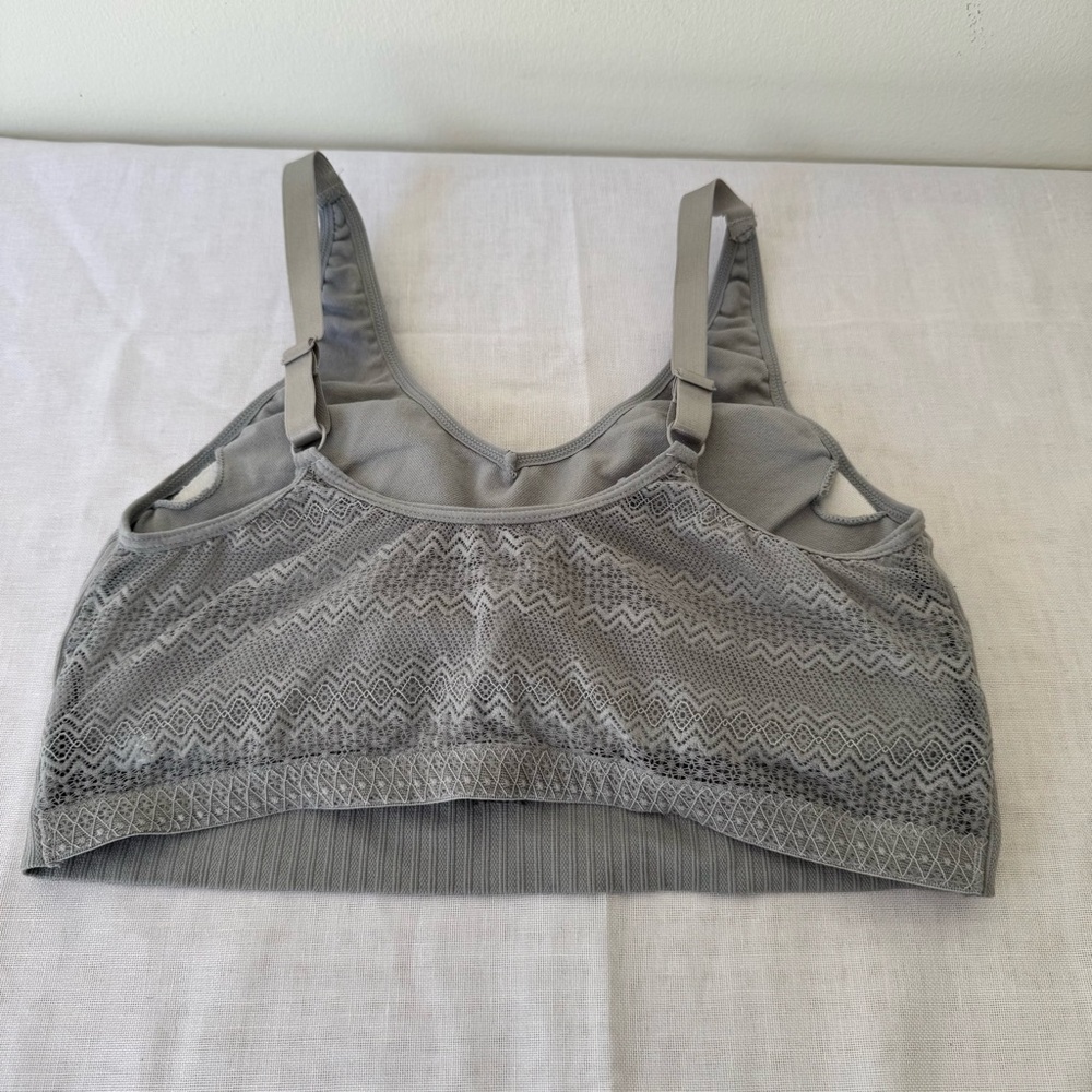 Izod Ribbed Gray Sports Bra - Picture 2 of 12